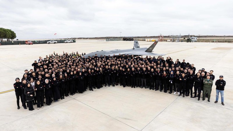Kizilelma (Apel Merah), perusahaan pertahanan Turki Baykar kendaraan tempur udara tak berawak (UCAV) bertenaga jet pertama, lepas landas dari bandara di Corlu dekat Istanbul, Turki 14 Desember 2022. (Baykar Technologies/Handout via REUTERS)