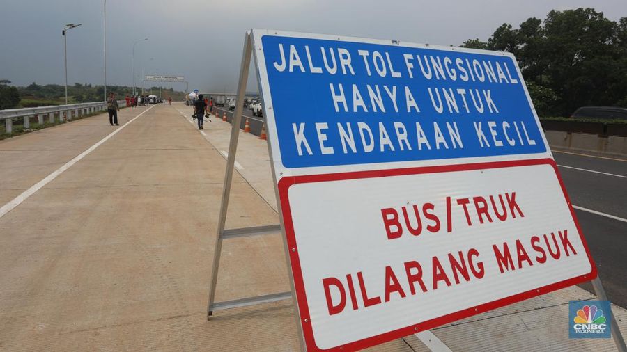 Foto udara suasana proyek jalan tol Simpang Susun Sadang, Jawa Barat, Jumat (16/12/2022). (CNBC Indonesia/Andrean Kristianto)
