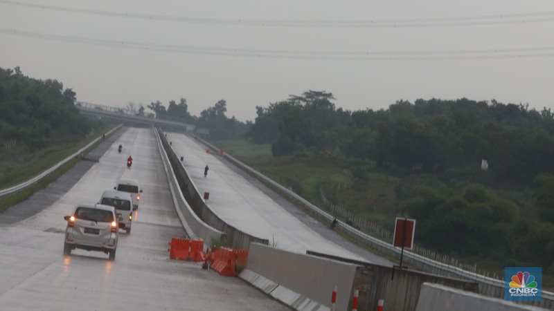 Foto udara suasana proyek jalan tol Simpang Susun Sadang, Jawa Barat, Jumat (16/12/2022). (CNBC Indonesia/Andrean Kristianto) Foto udara suasana proyek jalan tol Simpang Susun Sadang, Jawa Barat, Jumat (16/12/2022). (CNBC Indonesia/Andrean Kristianto)