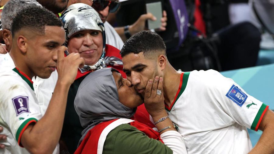 Penyerang #10 Argentina Lionel Messi bereaksi selama pertandingan sepak bola Grup C Piala Dunia Qatar 2022 antara Argentina dan Arab Saudi di Stadion Lusail di Lusail, utara Doha, Qatar, Selasa (22/11/2022). (Photo by ANTONIN THUILLIER/AFP via Getty Images)