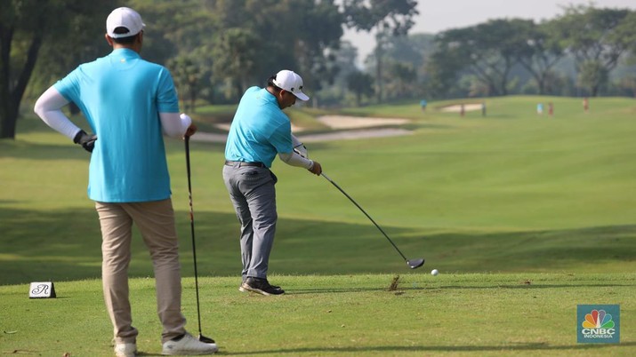 CNBC Indonesia Golf Tournament 'End of Year Fun Match' di Royale Golf Halim CNBC Indonesia Golf Tournament 'End of Year Fun Match' di Royale Golf Halim, Jakarta, Minggu (18/12/2022). (CNBC Indonesia/ Muhammad Sabki)