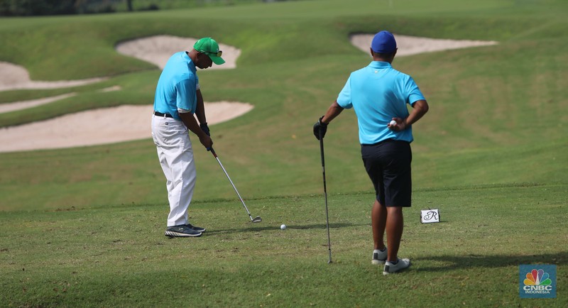 CNBC Indonesia Golf Tournament 'End of Year Fun Match' di Royale Golf Halim CNBC Indonesia Golf Tournament 'End of Year Fun Match' di Royale Golf Halim, Jakarta, Minggu (18/12/2022). (CNBC Indonesia/ Muhammad Sabki)