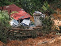 Ngerinya Longsor Malaysia, Tenda Kemping Tertimbun Tanah