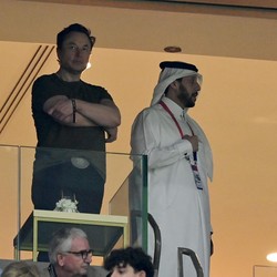 Heboh, Elon Musk Keciduk dengan Mantu Trump di Piala Dunia