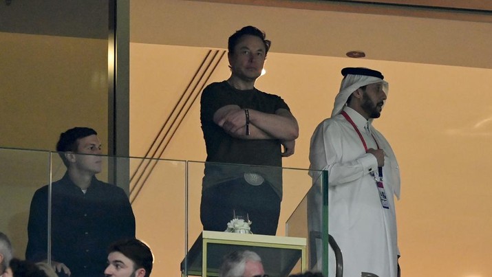 Jared Kushner dan Elon Musk menyaksikan pertandingan Final Piala Dunia FIFA Qatar 2022 antara Argentina dan Prancis di Stadion Lusail pada 18 Desember 2022 di Lusail City, Qatar. (Dan Mullan/Getty Images)