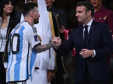 Dengan Senyum Getir, Macron Salami dan Tepuk Pundak Messi