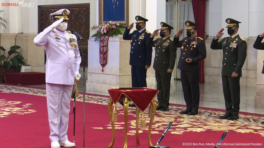 Presiden Joko Widodo melantik Laksamana Yudo Margono sebagai Panglima TNI di Istana Negara, Jakarta, Senin (19/12/2022). (tangkapan Layar Youtube Sekretariat Presiden)