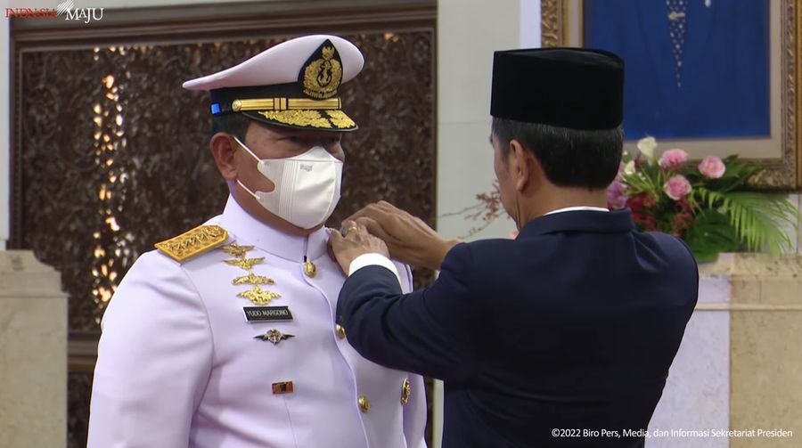 Presiden Joko Widodo melantik Laksamana Yudo Margono sebagai Panglima TNI di Istana Negara, Jakarta, Senin (19/12/2022). (tangkapan Layar Youtube Sekretariat Presiden)