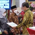 Jokowi Bagi-bagi KUR ke UMKM di Istana, Plafon Rp 500 Juta!