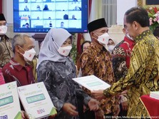 Jokowi Bagi-bagi KUR ke UMKM di Istana, Plafon Rp 500 Juta!