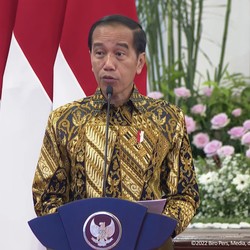 Top! Jokowi Sebut 90% Penerima KUR Kaum Emak-emak di Pasar