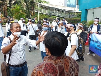 Sempat Diusir, Pembeli Meikarta 'Nangis' di Depan Bank Nobu