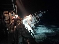 Ngeri! Kapal Perang Tetangga RI Tenggelam, 33 Orang Hilang