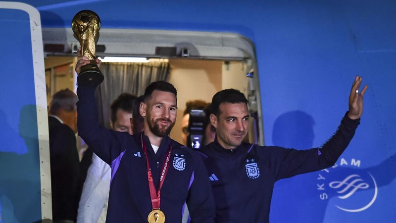 Potret Jutaan Warga Argentina Tumpah Ruah Menyambut Messi Cs Potret Jutaan Warga Argentina Tumpah Ruah Menyambut Messi Cs