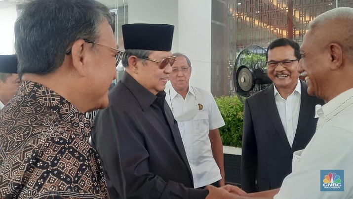 Mantan-mantan Menteri ESDM melayat persemayaman Prof Subroto. Mantan-mantan Menteri ESDM melayat persemayaman Prof Subroto. (CNBC Indonesia/ Firda Dwi Muliawati)
