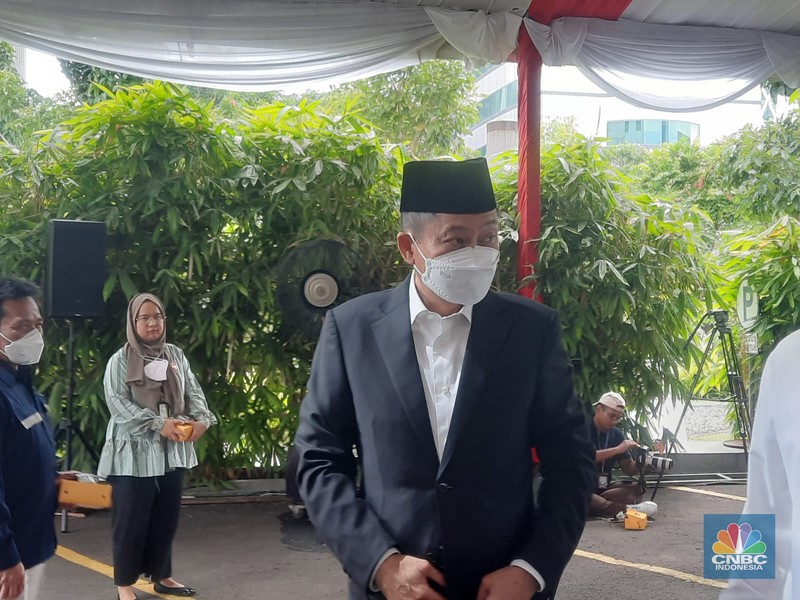 Sejumlah pelayat mendoakan jenazah menteri Pertambangan dan Energi periode 1978-1988 Prof. Dr. Subroto di Gedung Chairul Saleh kantor Sekretariat Jenderal Kementerian ESDM Sejumlah pelayat mendoakan jenazah menteri Pertambangan dan Energi periode 1978-1988 Prof. Dr. Subroto di Gedung Chairul Saleh kantor Sekretariat Jenderal Kementerian ESDM, Jakarta, Rabu, (21/12/2022). Prof.Subroto meninggal pada pukul 16.25 WIB hari ini di Jakarta, pada usia 99 tahun dan akan dimakamkan di Taman Makam Pahlawan Kalibata. (CNBC Indonesia/ Muhammad Sabki)
