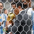 Gak Tahu Malu! Udah Dicuekin Messi, Chef Salt Bae Tetap Maksa