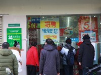 Potret Baru Covid China: Obat Langka ke Antrean Rumah Jenazah