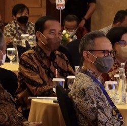 Saat Jokowi 'Ngambek' Gak Diajak 'Enak-enak' Sama Menterinya