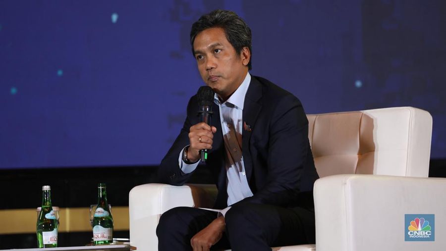 CEO Pertamina NRE, Dannif Danusaputro dalam acara forum Transisi Energi Indonesia di Menara Bank Mega (MBM) Jakarta, Kamis (22/12/2022). (CNBC Indonesia/Tri Susilo)