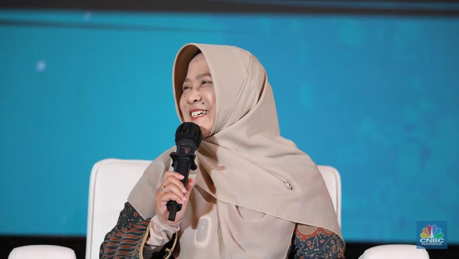 Direktur Jenderal PPI KLHK RI Laksmi Dewanthi dalam Forum Transisi Energi, dengan tema 