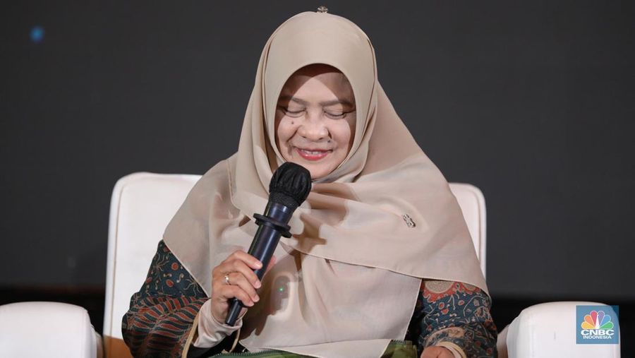 Direktur Jenderal PPI KLHK RI Laksmi Dewanthi dalam Forum Transisi Energi, dengan tema 