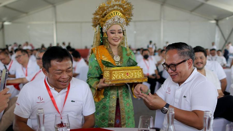 PT Telkomunikasi Indonesia (Persero) Tbk (TLKM) melalui anak usahanya NeutraDC, menggelar ground breaking pembangunan data center berkapasitas 51 MW di Batam. (Dok. Detik/Rachman Haryanto)