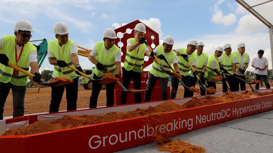 PT Telkomunikasi Indonesia (Persero) Tbk (TLKM) melalui anak usahanya NeutraDC, menggelar ground breaking pembangunan data center berkapasitas 51 MW di Batam. (Dok. Detik/Rachman Haryanto)