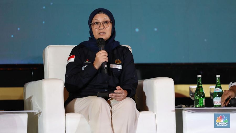 Sekertaris SKK Migas, Shinta Damayanti dalam acara forum Transisi Energi Indonesia di Menara Bank Mega (MBM) Jakarta, Kamis (22/12/2022). (CNBC Indonesia/Tri Susilo)