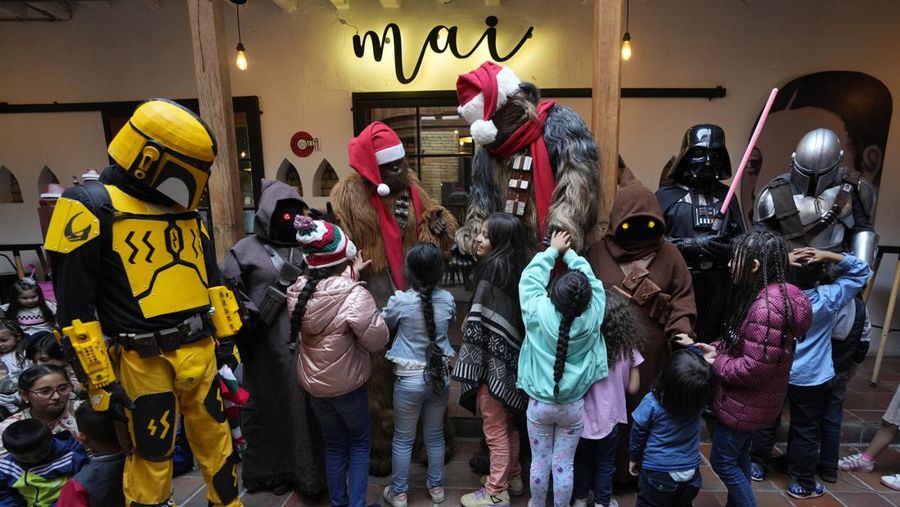 People enjoy artificial snow at Pondok Indah shopping mall during the Christmas and New Year seasons in Jakarta, Indonesia, December 21, 2022. REUTERS/Ajeng Dinar Ulfiana