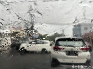 Peringatan Dini BMKG: Makassar Hujan Lebat-Petir hingga Pukul 22.20 Wita