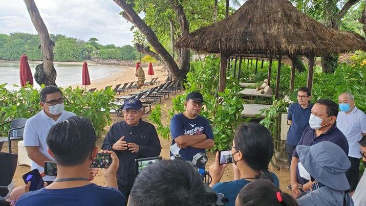 Menjelang Libur Natal dan Tahun Baru, Wakil Presiden (Wapres) K.H. Ma'ruf Amin berkunjung ke Nusa Dua, Bali. Wapres menghimbau tempat wisata siap terima pengunjung Menjelang Libur Natal dan Tahun Baru, Wakil Presiden (Wapres) K.H. Ma'ruf Amin berkunjung ke Nusa Dua, Bali. Wapres menghimbau tempat wisata siap terima pengunjung. (Dok. Biro Pers Wakil Presiden)