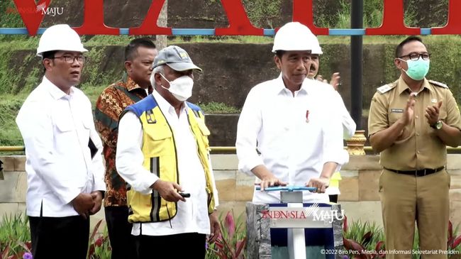 Keras Melawan, Jokowi Tak Gentar Hadapi 'Penjajah' - CNBC Indonesia