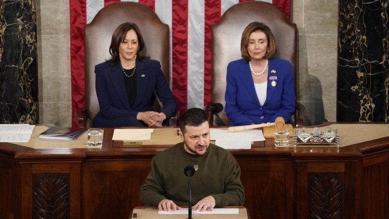 President of Ukraine Volodymyr Zelensky addresses a joint meeting of Congress in the House Chamber of the U.S. Capitol on December 21, 2022 in Washington, DC. In his first known trip outside of Ukraine since Russia invaded, Zelensky met with U.S. President Joe Biden and outlined Ukraine's request for continued military aid. Seated behind Zelensky was U.S. Vice President Kamala Harris (L) and Speaker of the House Nancy Pelosi (D-CA).  (Photo by Chip Somodevilla/Getty Images)