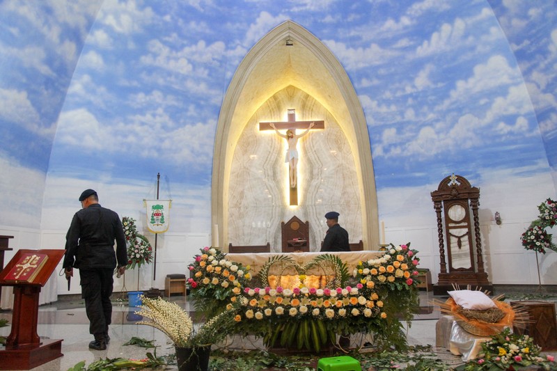 Anti-terror police check security at a church ahead of Christmas eve in Medan on December 24, 2022. (Photo by ARIANDI / AFP) (Photo by ARIANDI/AFP via Getty Images)