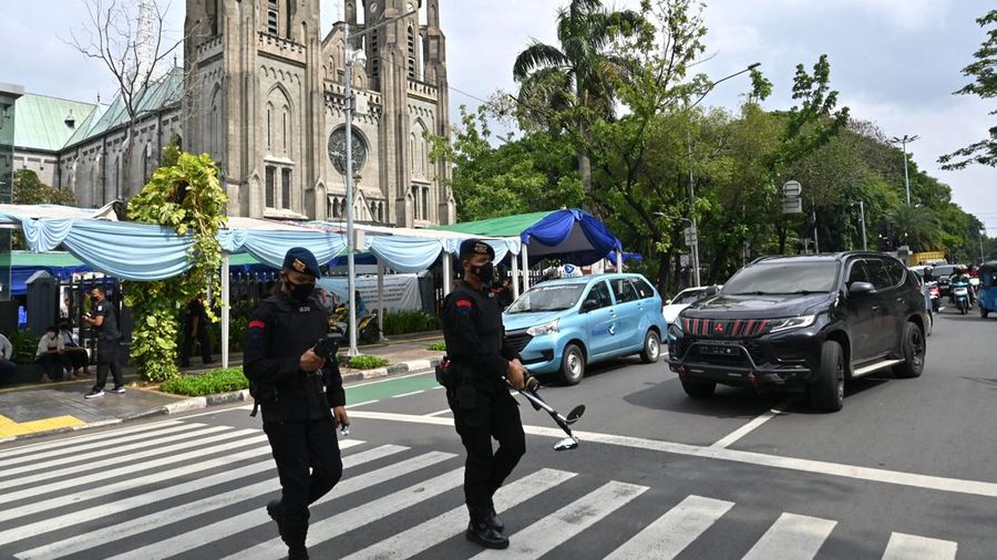 Anti-terror police check security at a church ahead of Christmas eve in Medan on December 24, 2022. (Photo by ARIANDI / AFP) (Photo by ARIANDI/AFP via Getty Images)