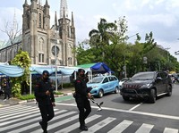 Gegana-Anjing Pelacak Sterilisasi Gereja Jelang Malam Natal