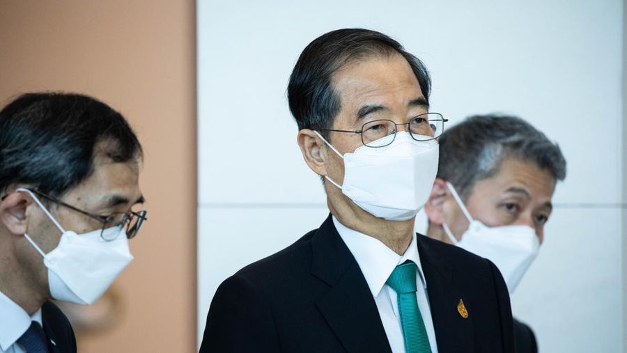 BANGKOK, THAILAND - NOVEMBER 19: Prime Minister Han Duck-soo of South Korea enters the APEC Economic Leaders Sustainable Trade and Investment meeting at he Queen Sirikit National Convention Center on November 19, 2022 in Bangkok, Thailand. Thailand is hosting the APEC meetings this year, which will culminate in the leaders' meetings which will run from Nov. 17 to 19. (Photo by Lauren DeCicca/Getty Images)