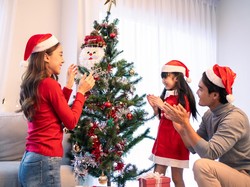 12 Ide Dekorasi Pohon Natal Menarik, Bikin Suasana Semakin Meriah! 12 Ide Dekorasi Pohon Natal Menarik, Bikin Suasana Semakin Meriah!