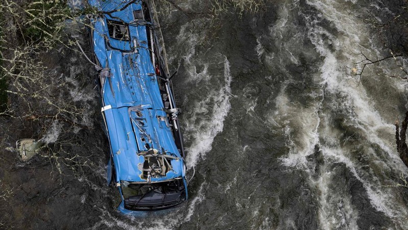 Bus Terjun ke Sungai di Spanyol, 6 Tewas