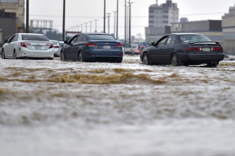 Banjir melanda kota Mekah, Arab Saudi pada Jumat (23/22) pagi. (Anadolu Agency via Getty Images)
