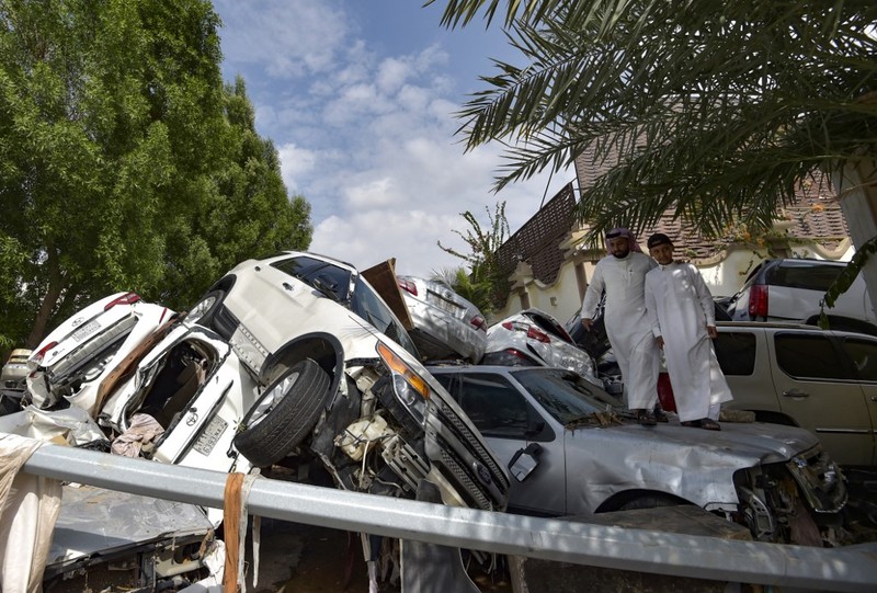 Banjir melanda kota Mekah, Arab Saudi pada Jumat (23/22) pagi. (Anadolu Agency via Getty Images) Banjir melanda kota Mekah, Arab Saudi pada Jumat (23/22) pagi. (Anadolu Agency via Getty Images)