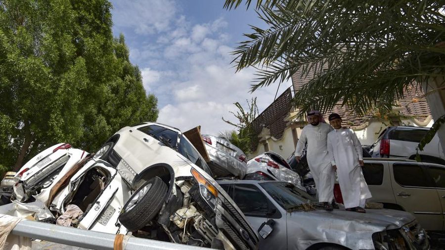 Banjir melanda kota Mekah, Arab Saudi pada Jumat (23/22) pagi. (Anadolu Agency via Getty Images)