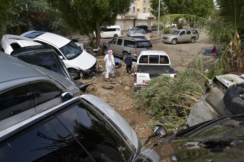 Banjir melanda kota Mekah, Arab Saudi pada Jumat (23/22) pagi. (Anadolu Agency via Getty Images)