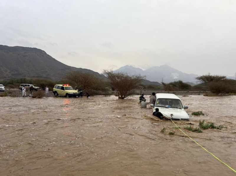 Banjir melanda kota Mekah, Arab Saudi pada Jumat (23/22) pagi. (Anadolu Agency via Getty Images)