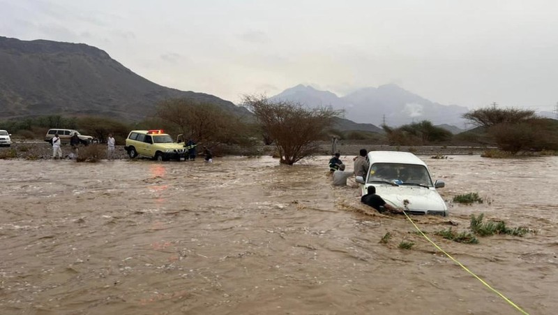 Banjir melanda kota Mekah, Arab Saudi pada Jumat (23/22) pagi. (Anadolu Agency via Getty Images)