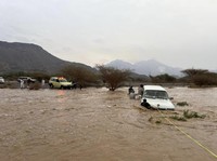 Viral Banjir Bandang Mekah, Mobil Terseret-Numpuk bak Gunung