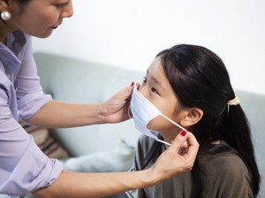 Kasus Covid-19 Naik, Kemenkes Imbau Warga Pakai Masker di Keramaian
