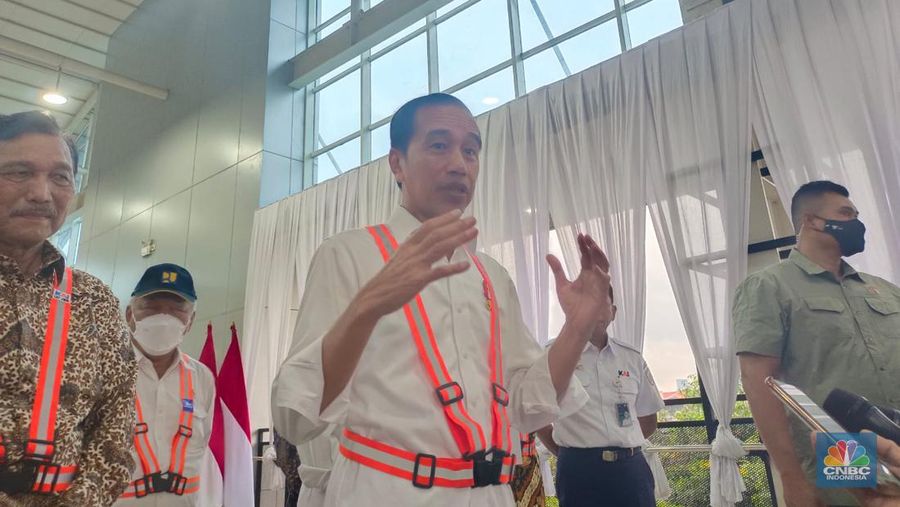 Jokowi di peresmian stasiun Manggarai Tahap 1. (CNBC Indonesia/Martyasari Rizki)