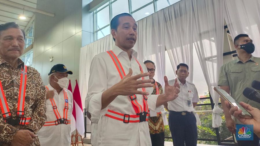 Jokowi di peresmian stasiun Manggarai Tahap 1. (CNBC Indonesia/Martyasari Rizki)